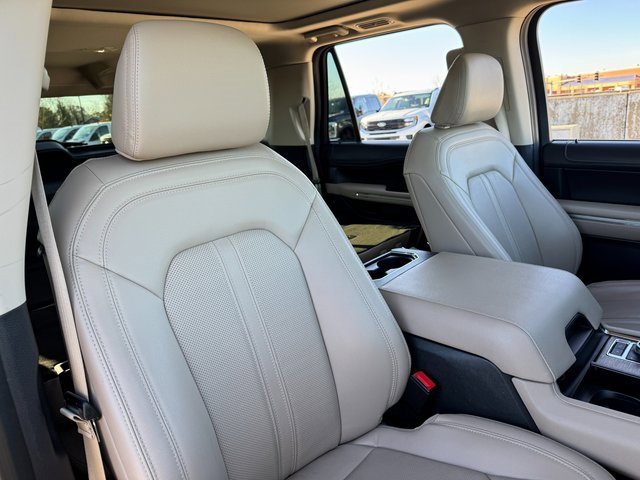 Used 2022 Ford Expedition Max Limited image 22