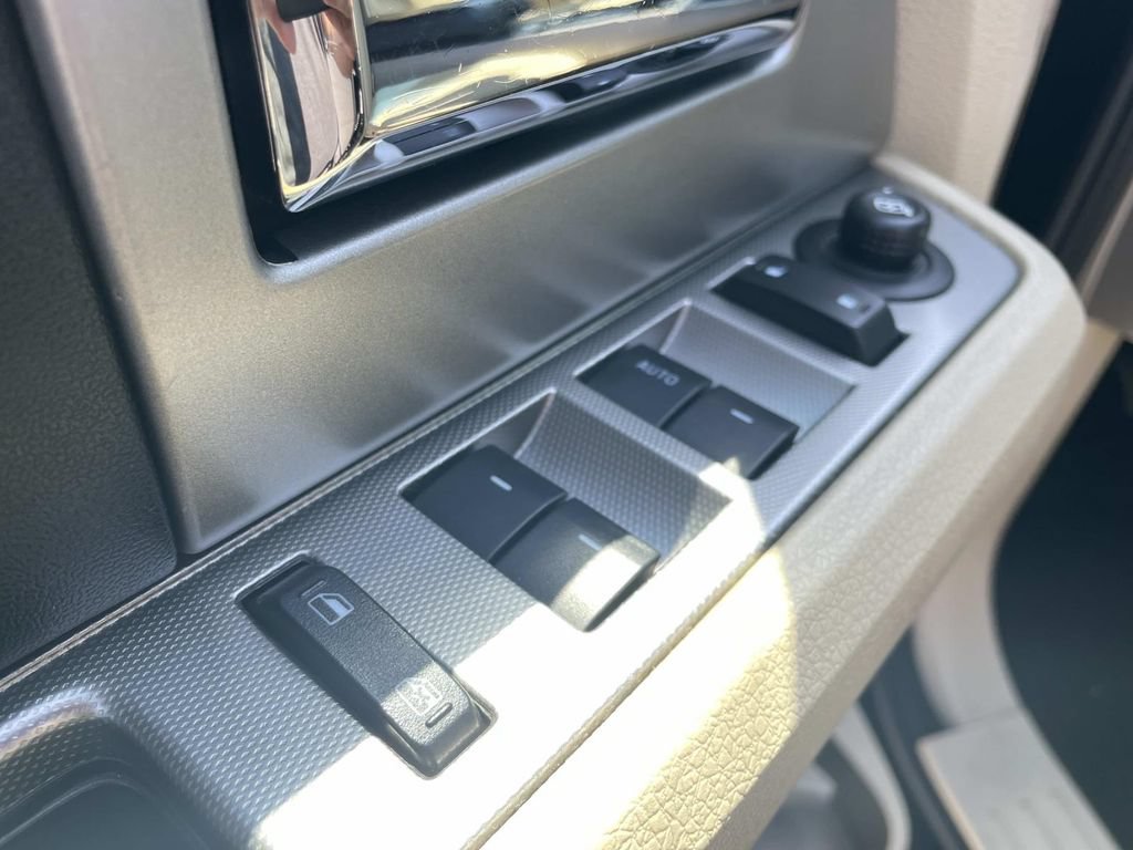 Used 2015 Ford Expedition XLT RWD image 16