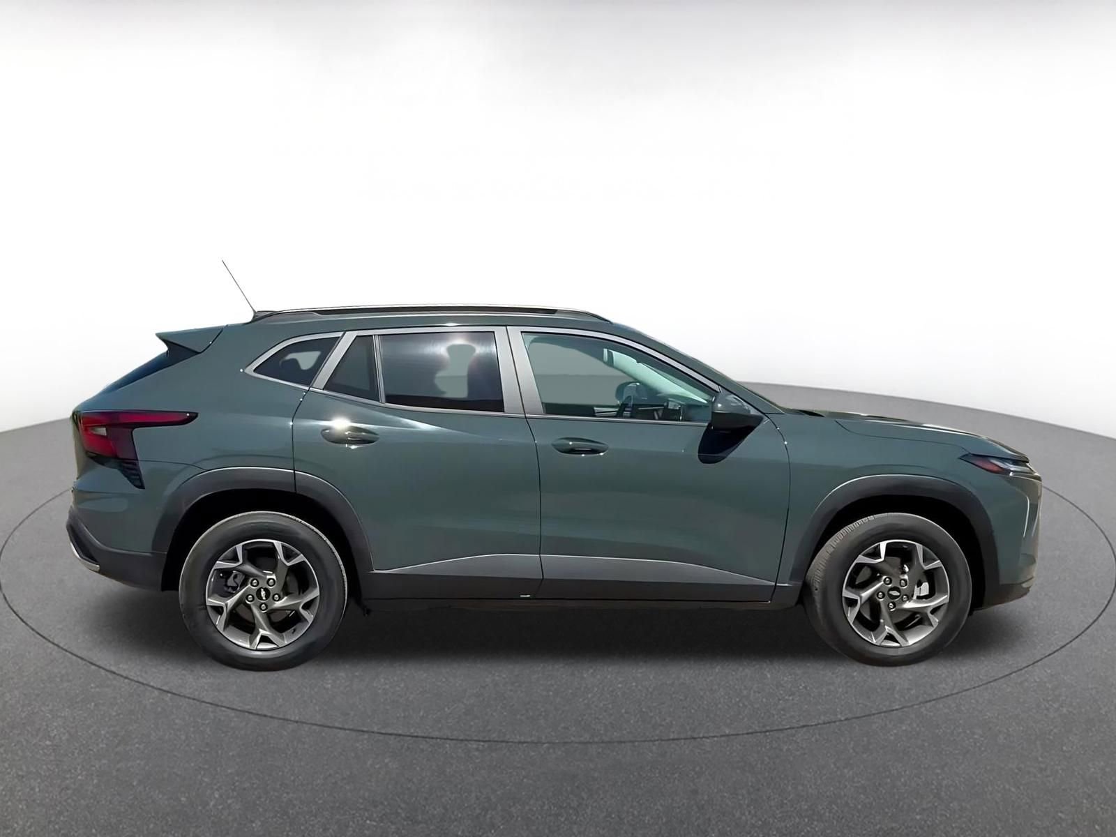 Used 2025 Chevrolet Trax LT w/ LT Convenience Package FWD image 16