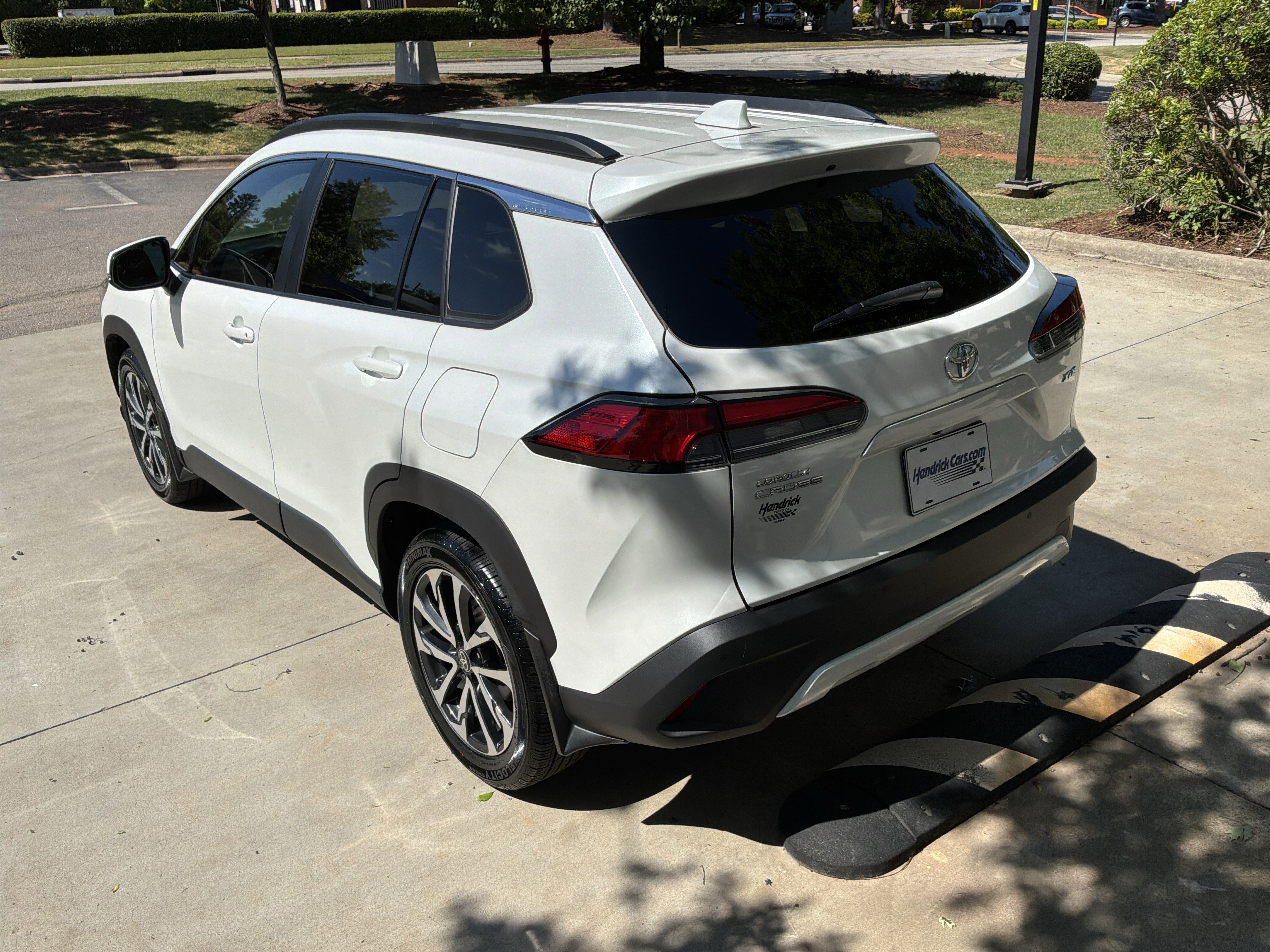 Used 2023 Toyota Corolla Cross XLE w/ Convenience Package FWD image 8