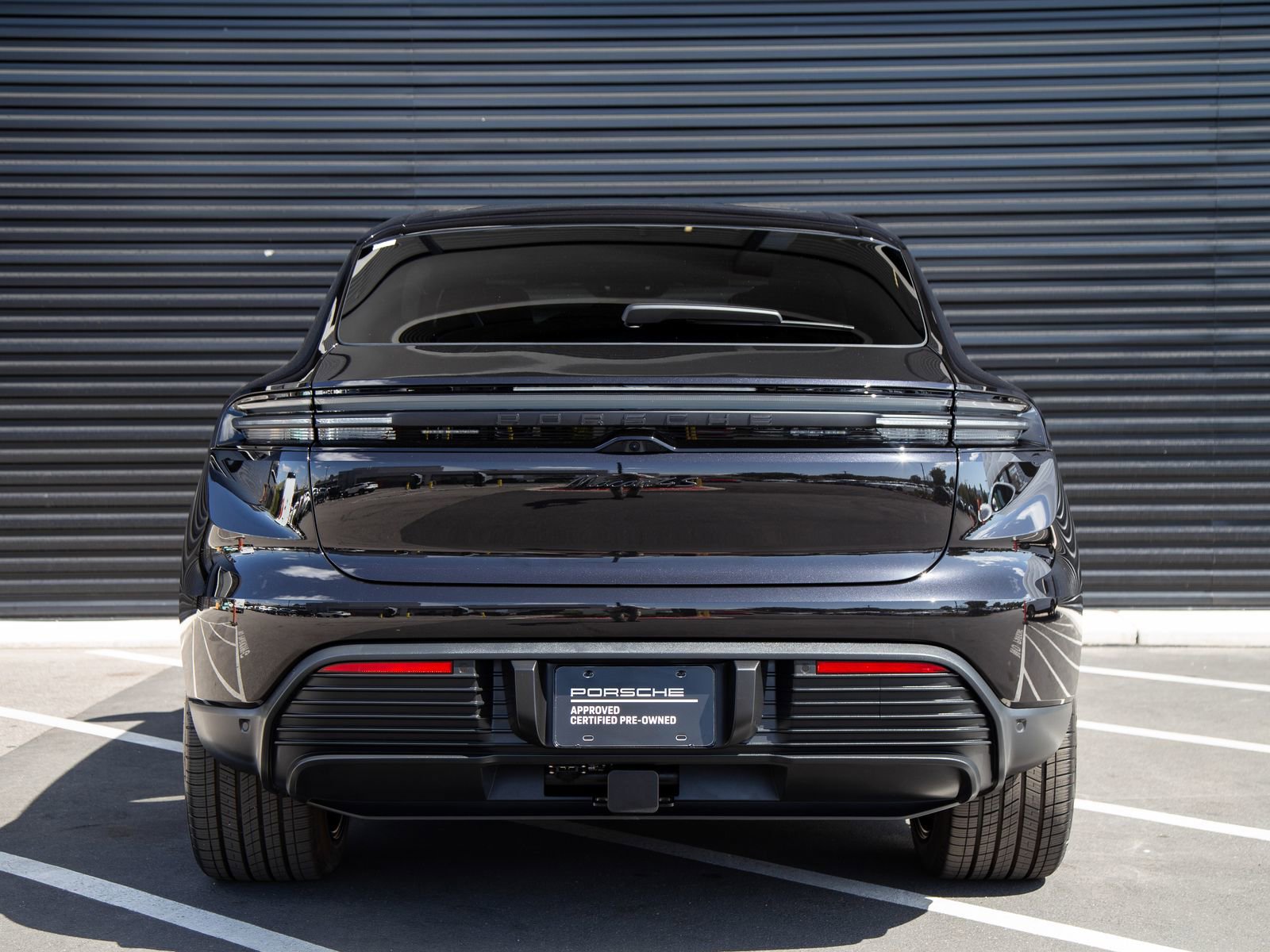 Used 2025 Porsche Macan 4S Electric AWD/4WD image 10