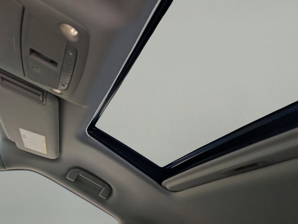 Used 2022 Nissan Armada SL w/ Captain's Chairs Package image 18