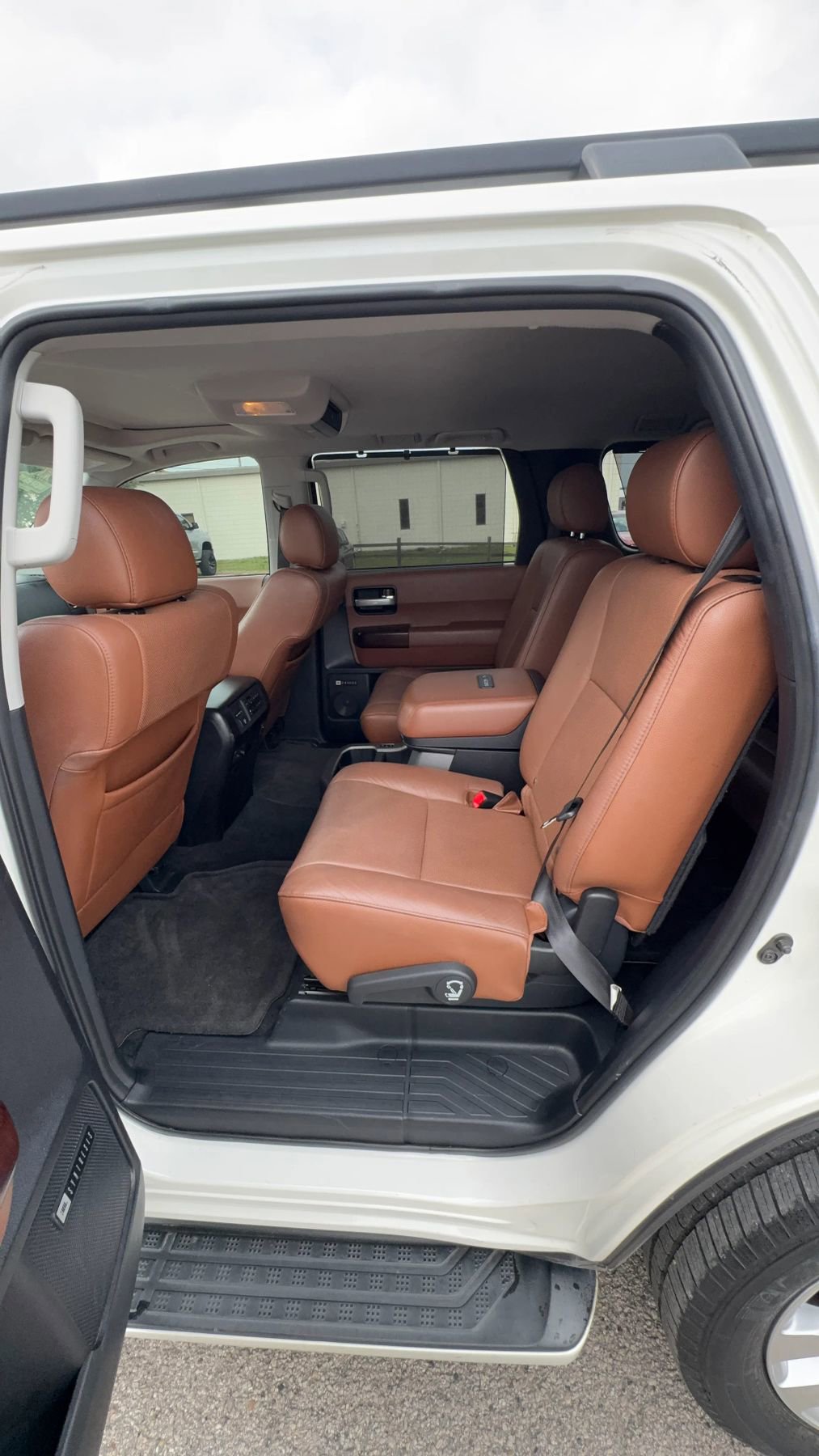 Used 2014 Toyota Sequoia Platinum RWD image 23