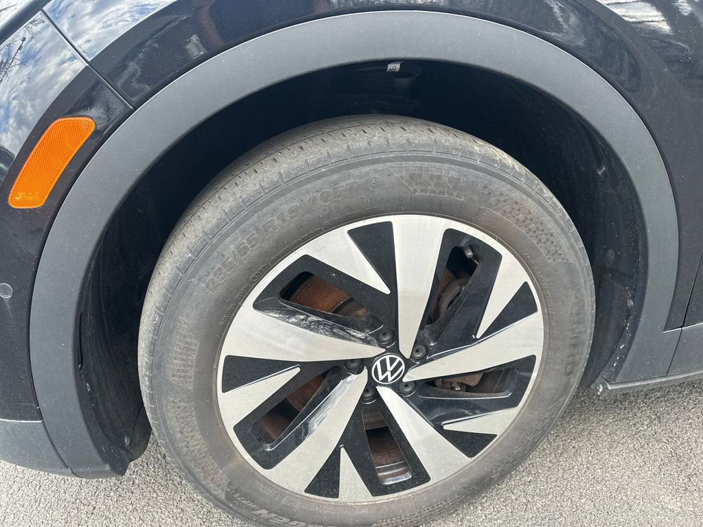 Used 2023 Volkswagen ID.4 Pro image 2