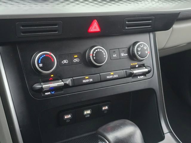 Certified 2022 Kia Carnival LX image 35