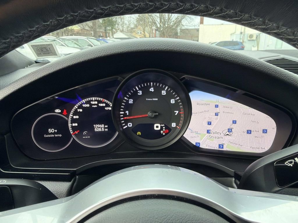 Used 2023 Porsche Cayenne Platinum Edition image 36