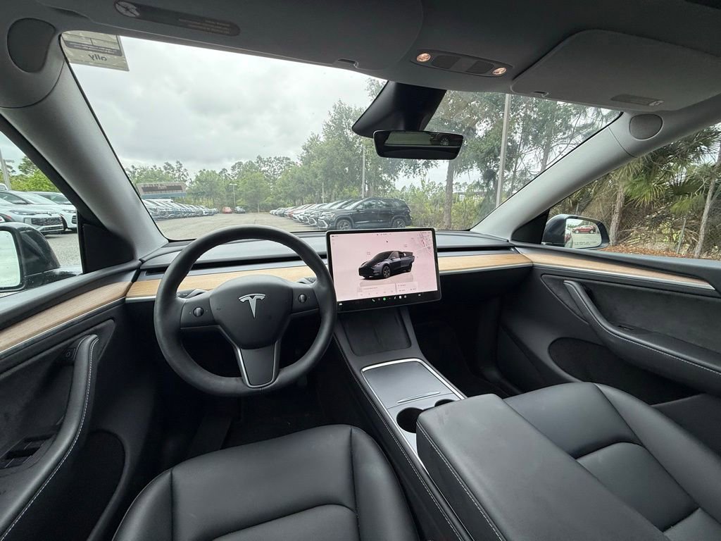 Used 2025 Tesla Model Y Long Range image 19