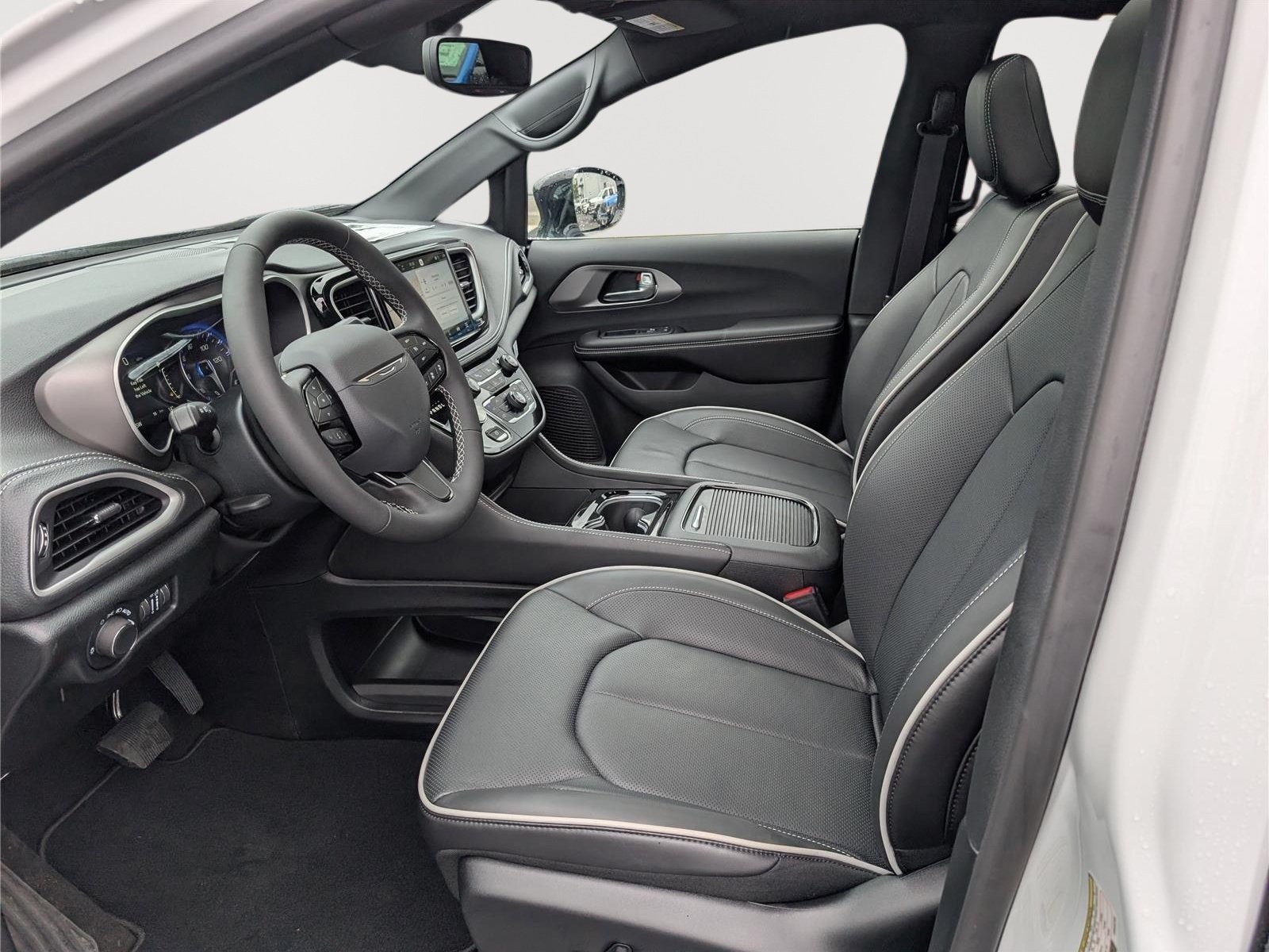 New 2027 Chrysler Pacifica Limited FWD image 13