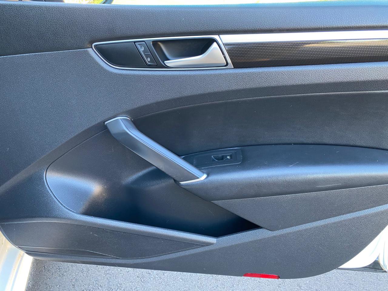 Used 2018 Volkswagen Passat GT FWD image 42