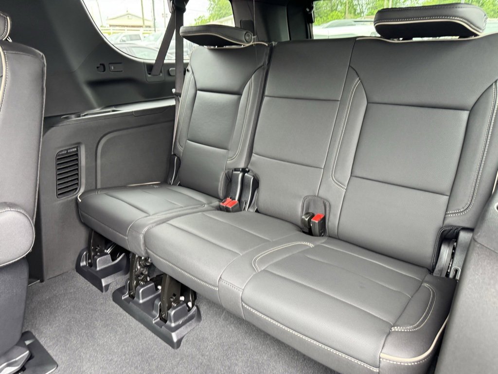 New 2025 Chevrolet Suburban Premier image 34