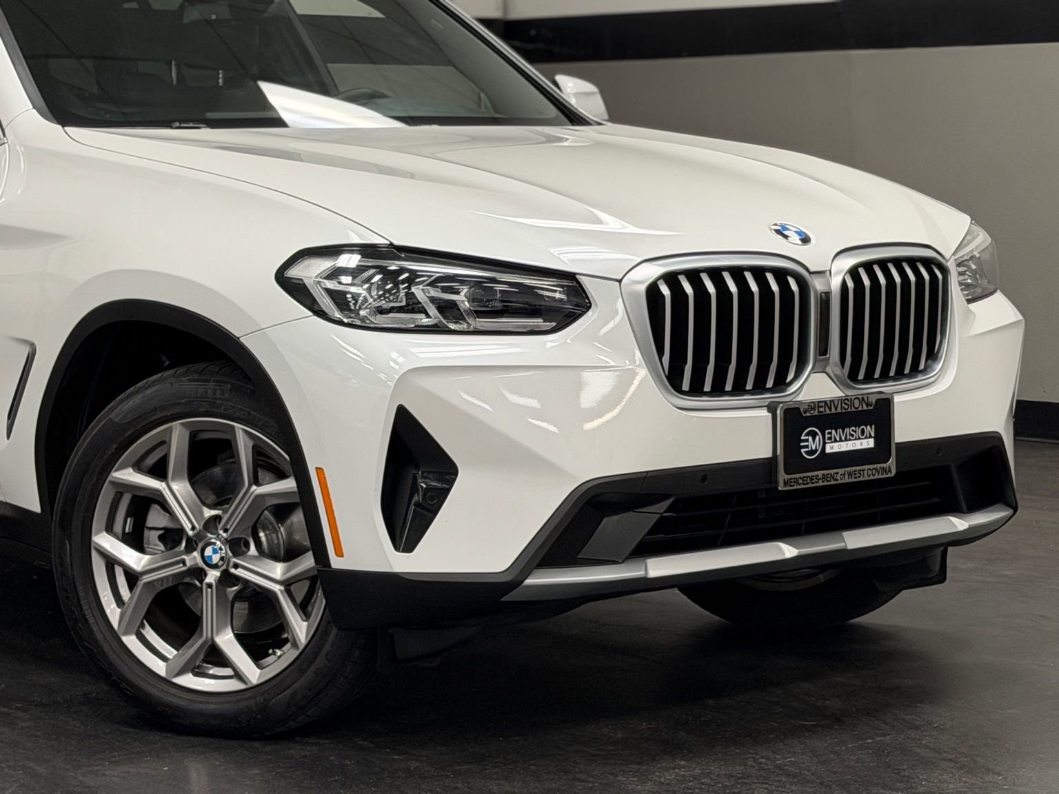 Used 2023 BMW X3 xDrive30i w/ Convenience Package w/ZPA AWD/4WD image 3
