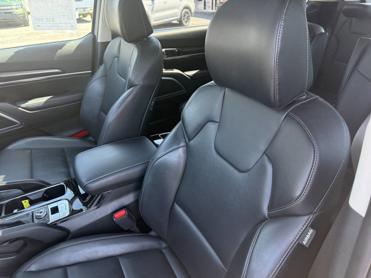 Used 2025 Kia Telluride S image 10