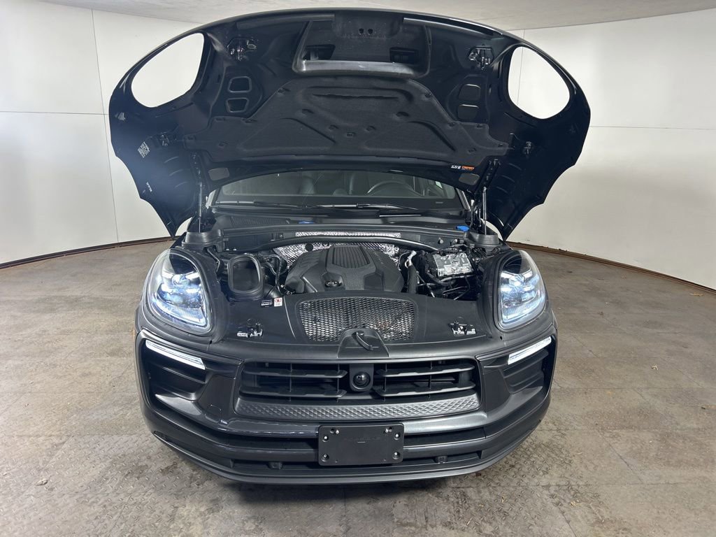 Certified 2025 Porsche Macan image 16