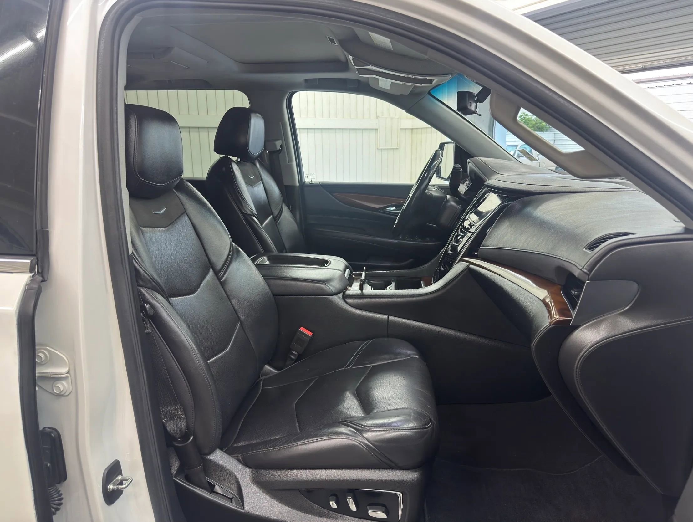 Used 2018 Cadillac Escalade ESV Luxury image 10