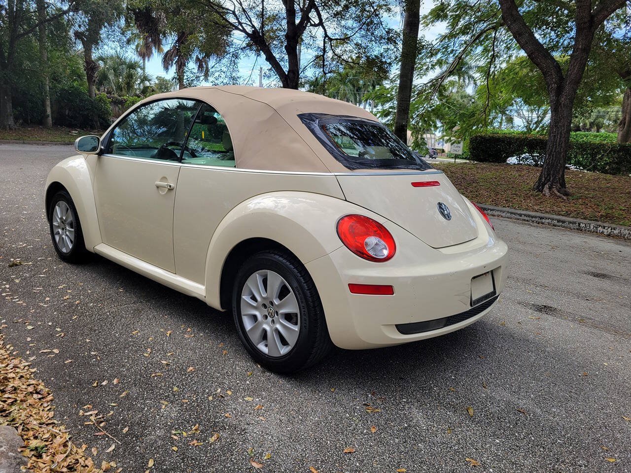Used 2008 Volkswagen Beetle S FWD image 7