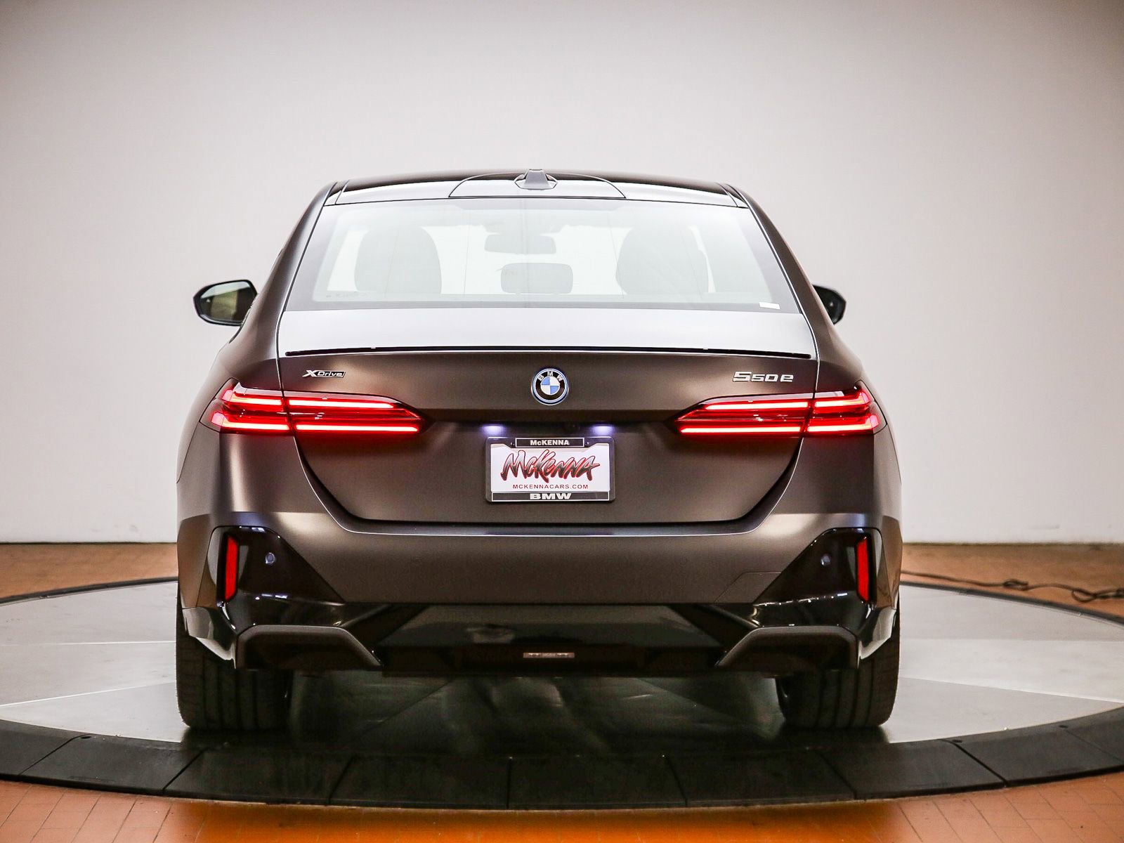 New 2027 BMW 550e xDrive AWD/4WD image 3