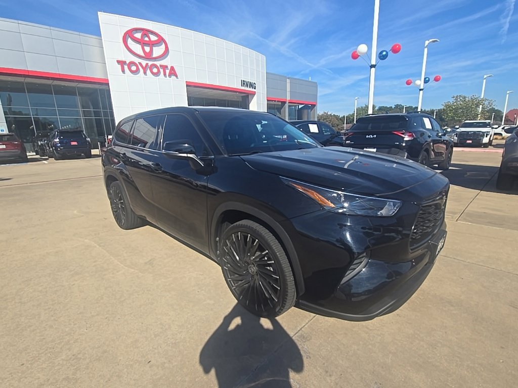 Used 2022 Toyota Highlander L FWD image 19