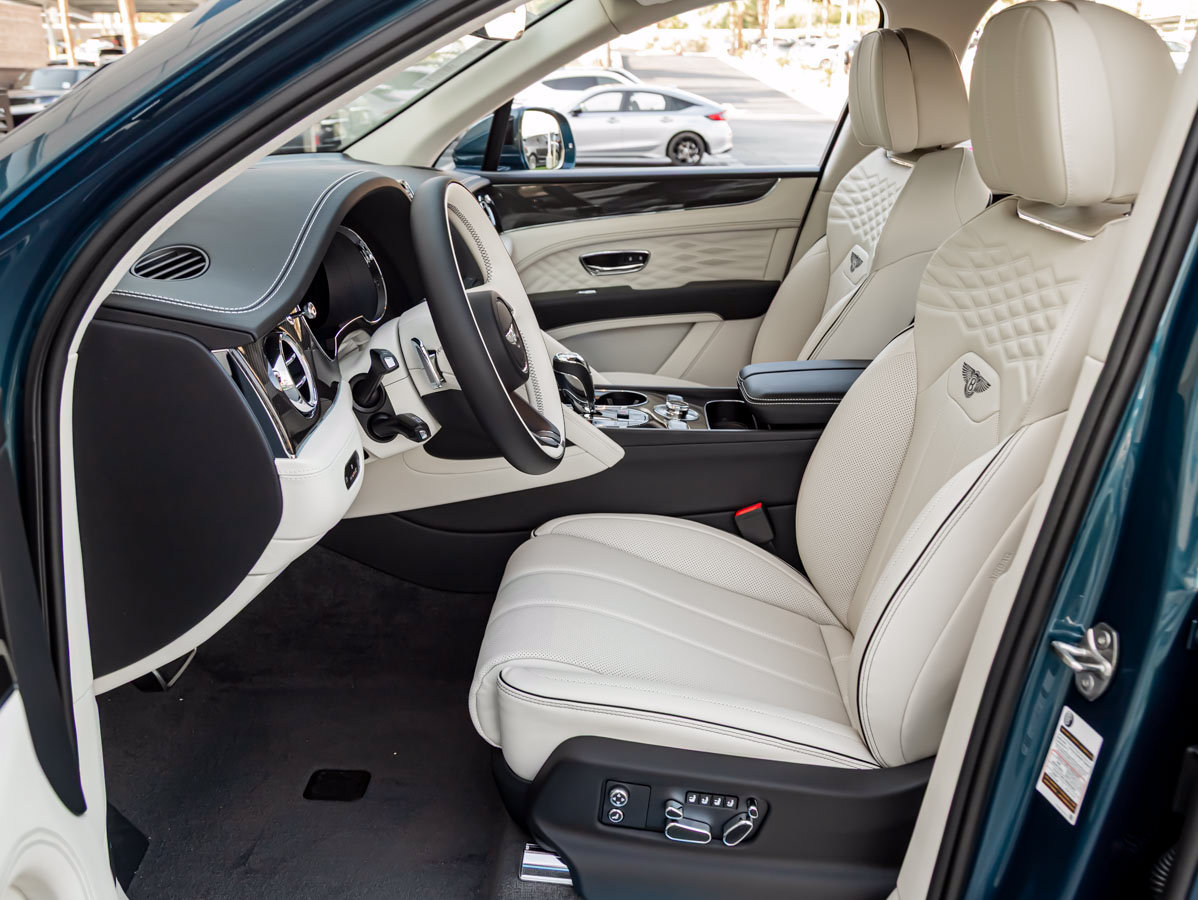 New 2027 Bentley Bentayga AWD/4WD image 2