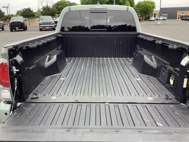 Used 2022 Toyota Tacoma TRD Sport w/ TRD Premium Sport Package AWD/4WD image 29