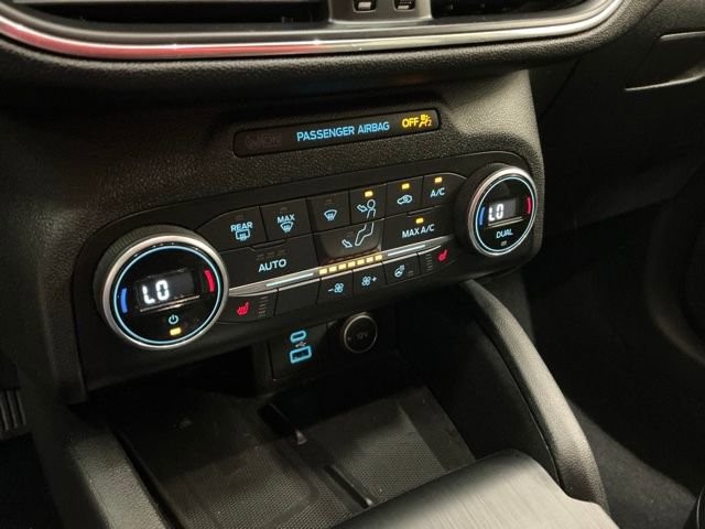 Used 2020 Ford Escape Titanium image 22