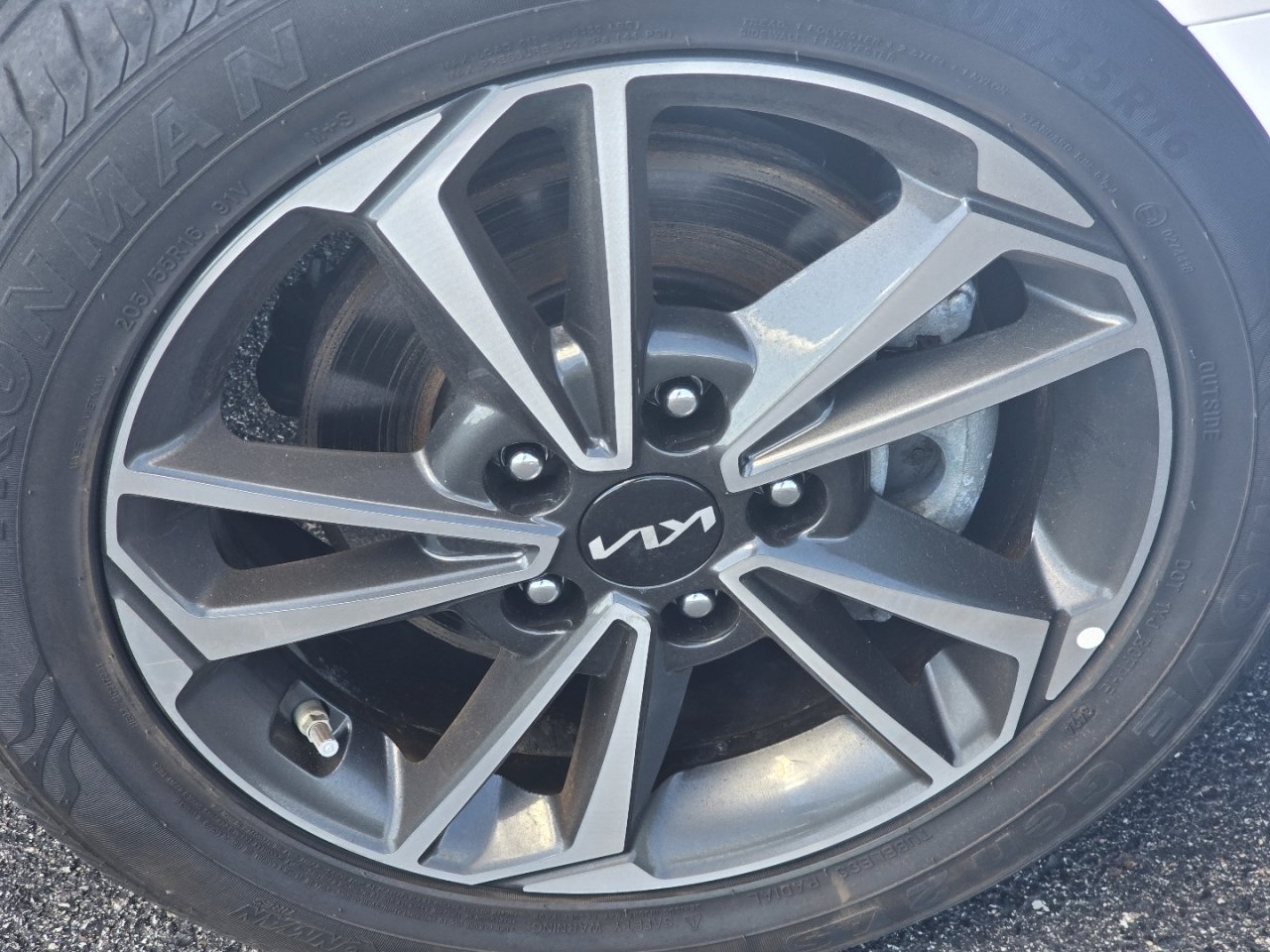 Used 2023 Kia Forte LXS w/ LXS Technology Package FWD image 6