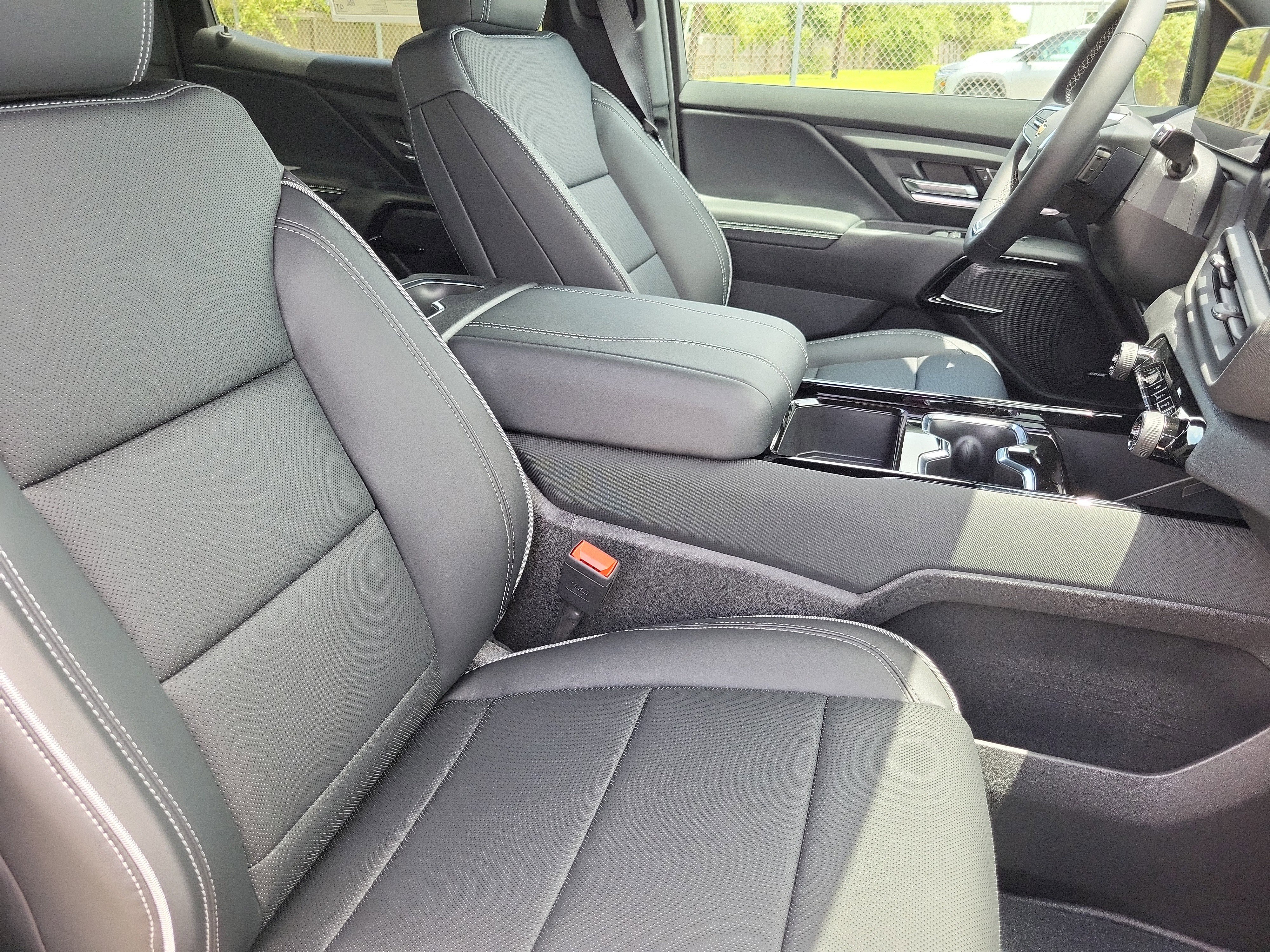 New 2025 Chevrolet Silverado EV LT image 10