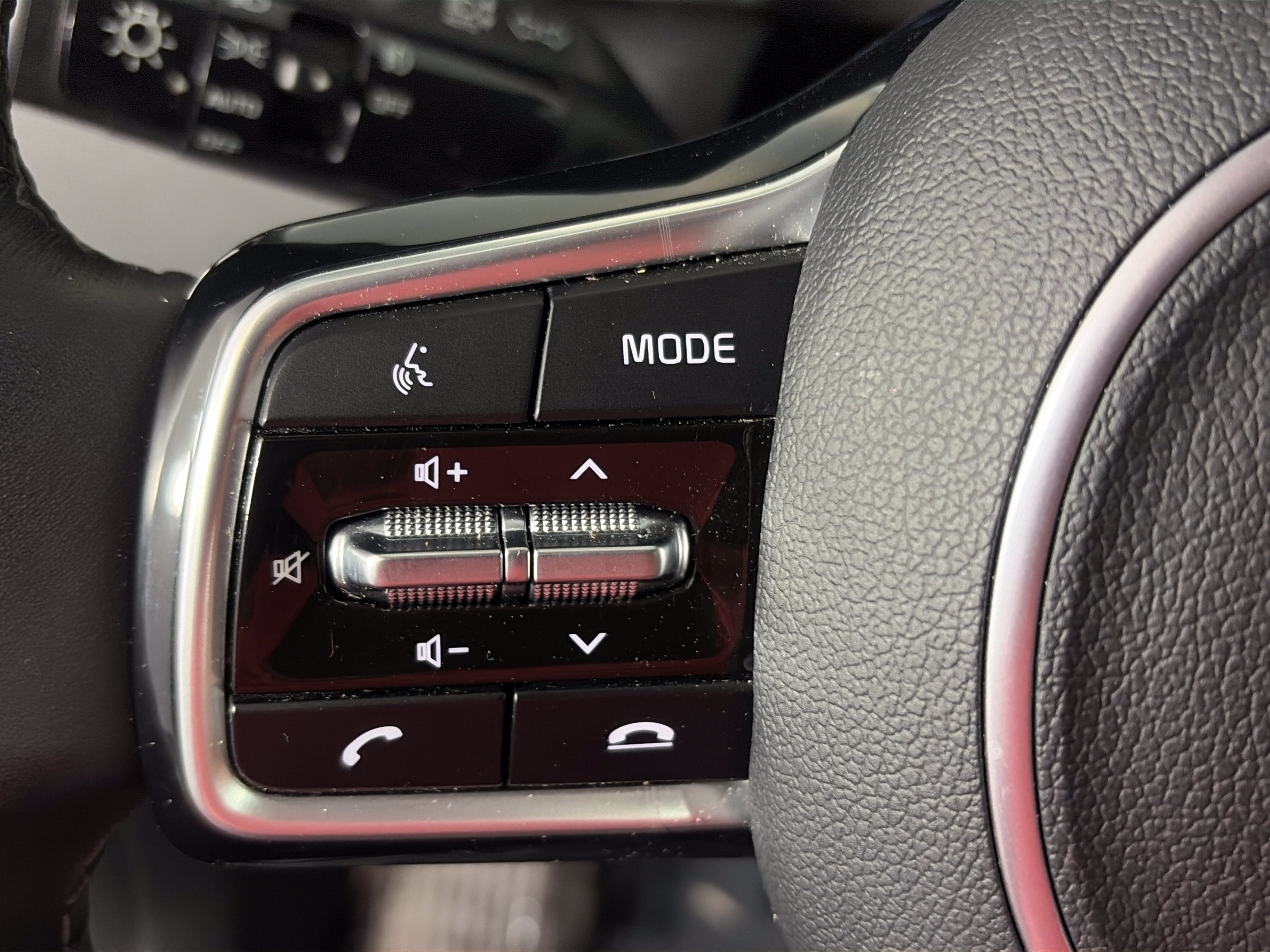 Certified 2023 Kia Sorento SX AWD/4WD image 39