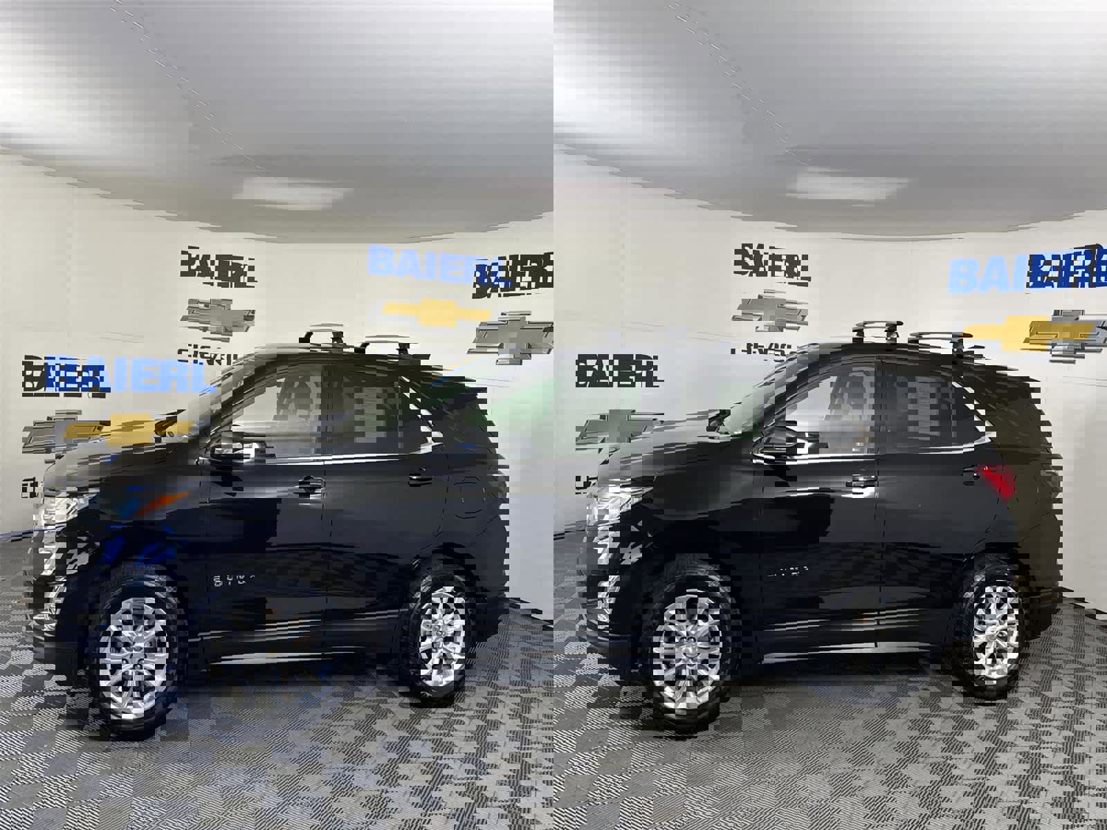 Used 2018 Chevrolet Equinox LT image 2