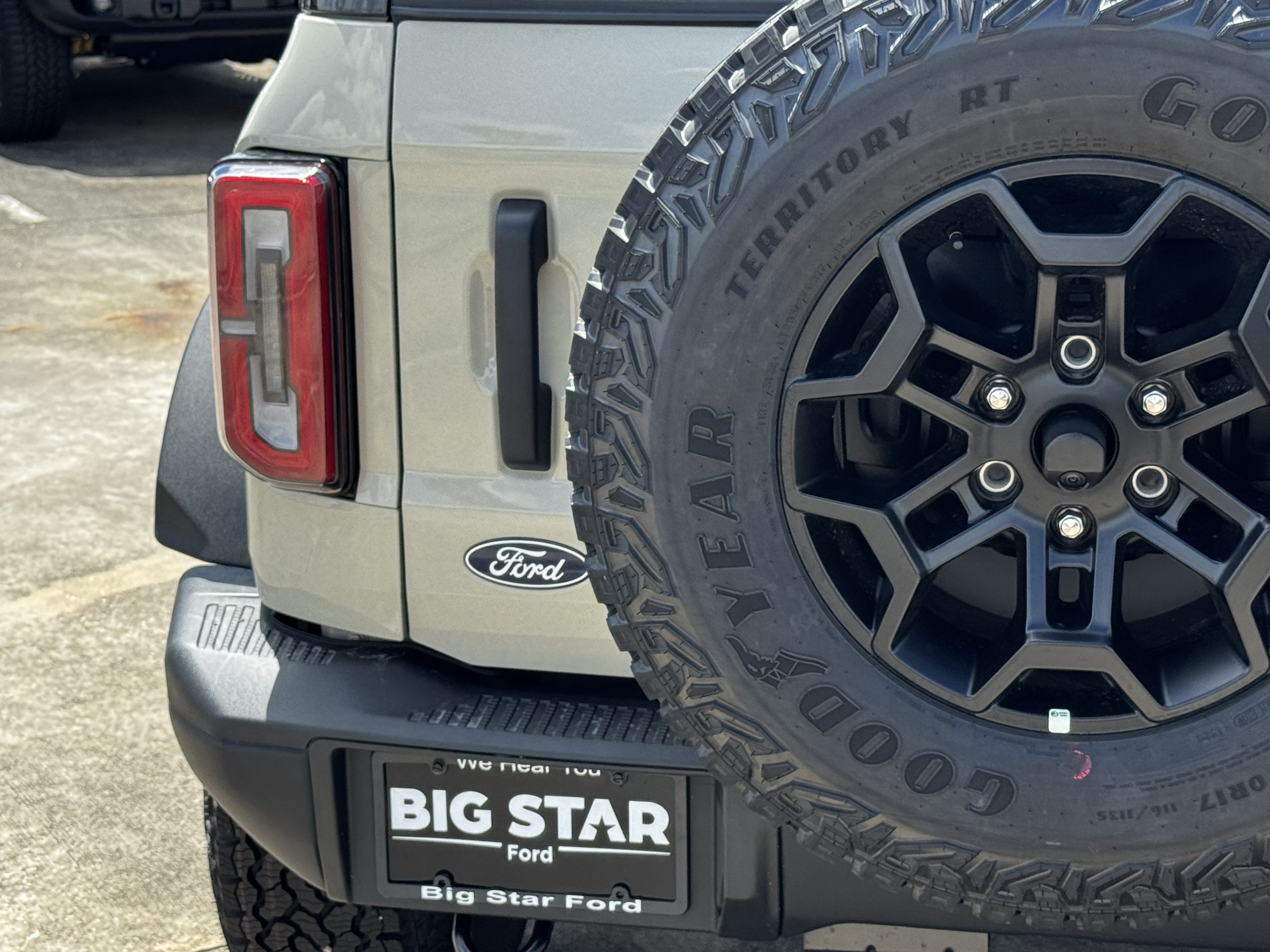 New 2026 Ford Bronco Badlands w/ Black Appearance Package AWD/4WD image 11