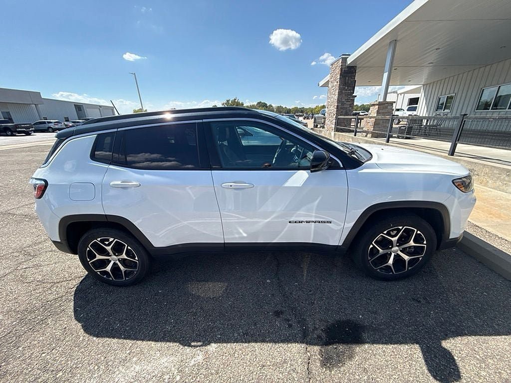 Used 2024 Jeep Compass Limited AWD/4WD image 2