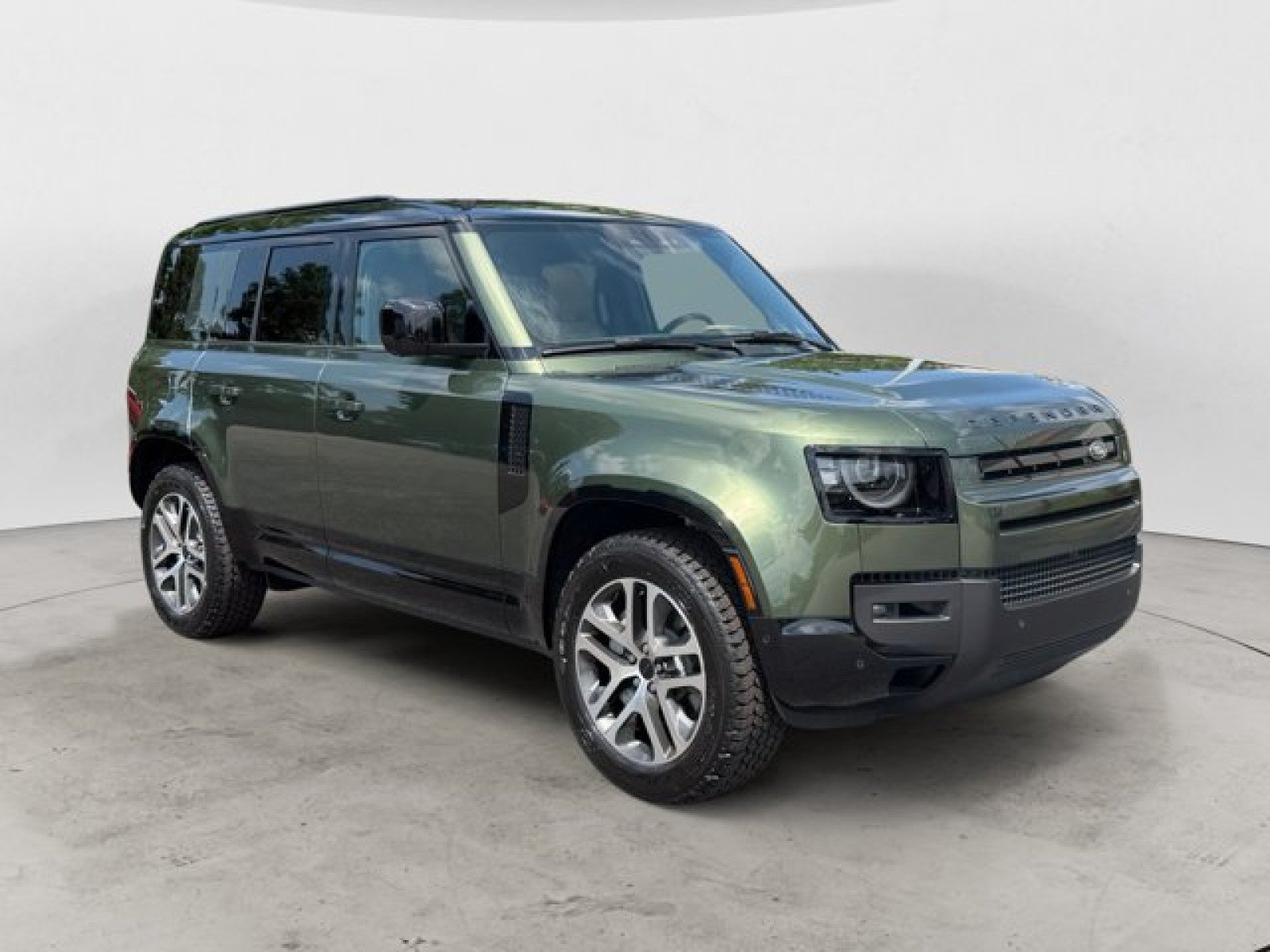 New 2026 Land Rover Defender 110 X-Dynamic SE AWD/4WD image 2