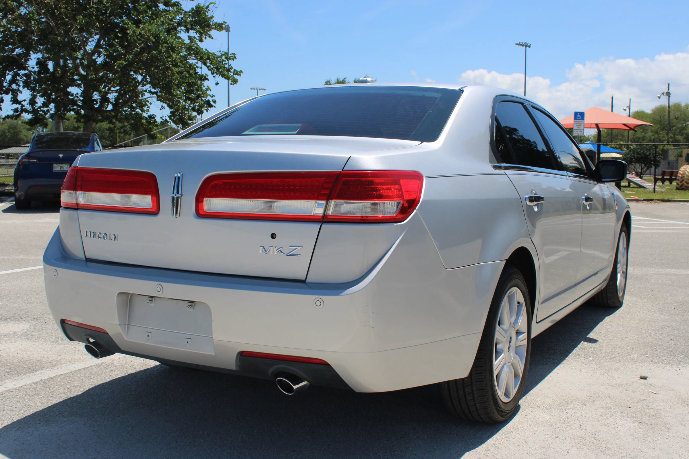 Used 2010 Lincoln MKZ FWD image 10