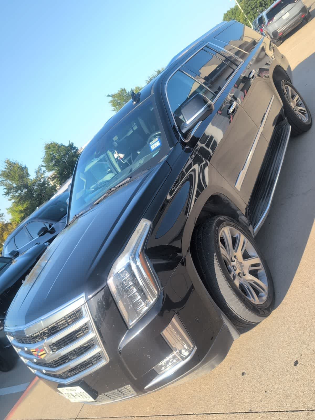 Used 2018 Cadillac Escalade ESV Luxury RWD image 1