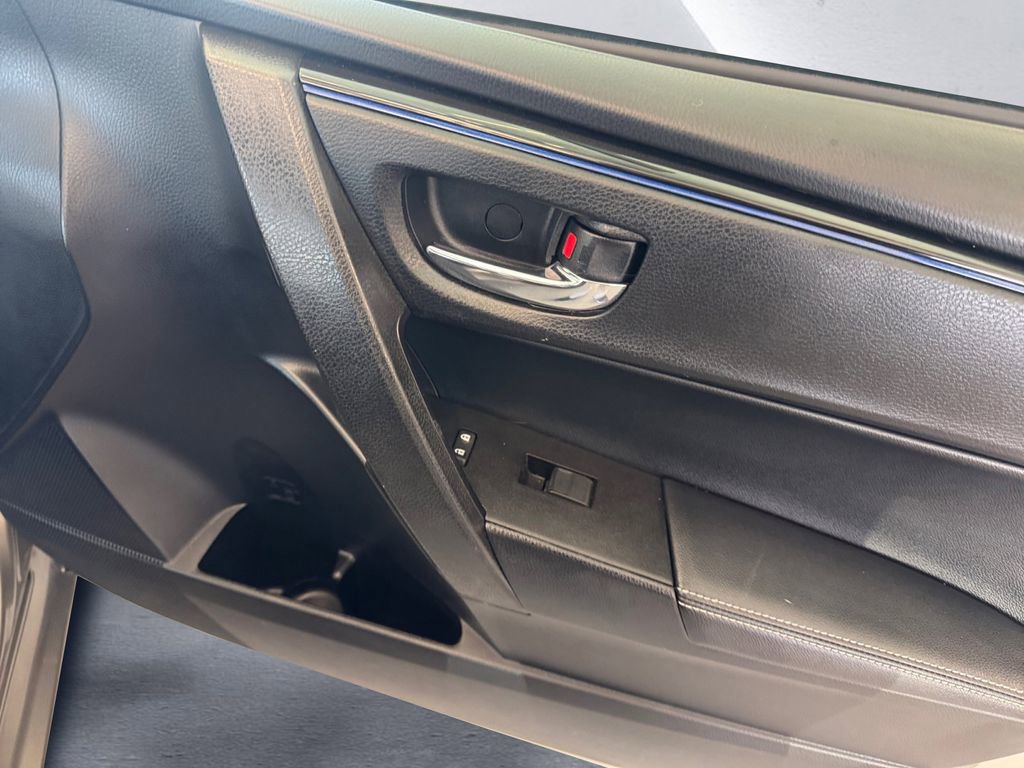 Used 2019 Toyota Corolla L image 15