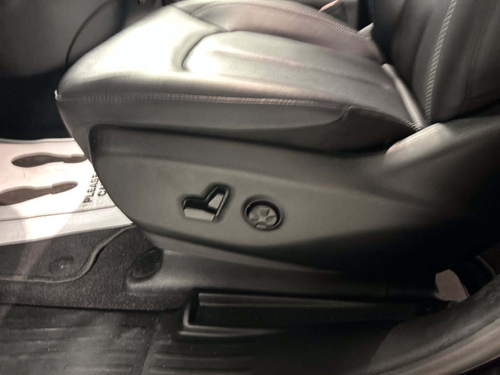 Used 2026 Chrysler Pacifica Select FWD image 13