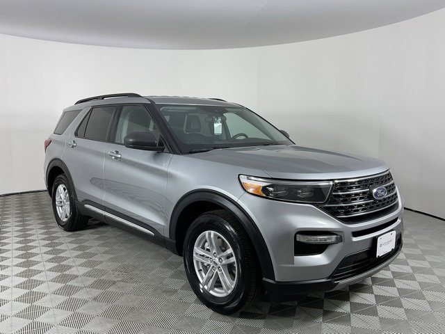 Used 2024 Ford Explorer XLT w/ Equipment Group 202A image 3