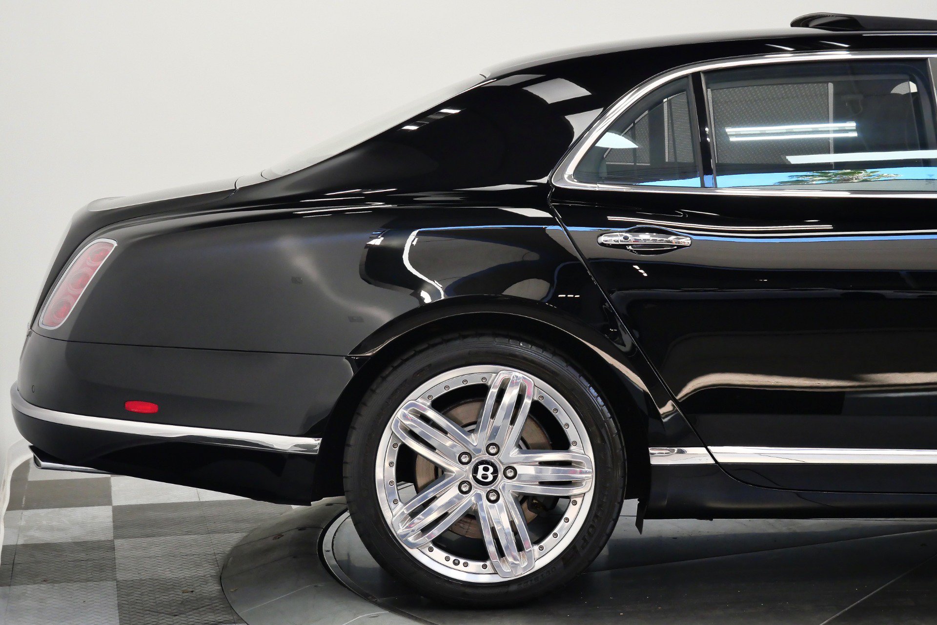 Used 2013 Bentley Mulsanne RWD image 51