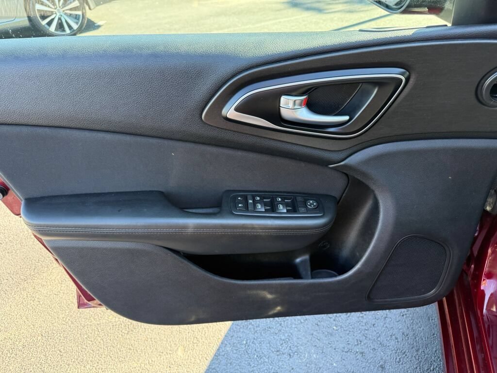 Used 2016 Chrysler 200 LX FWD image 22