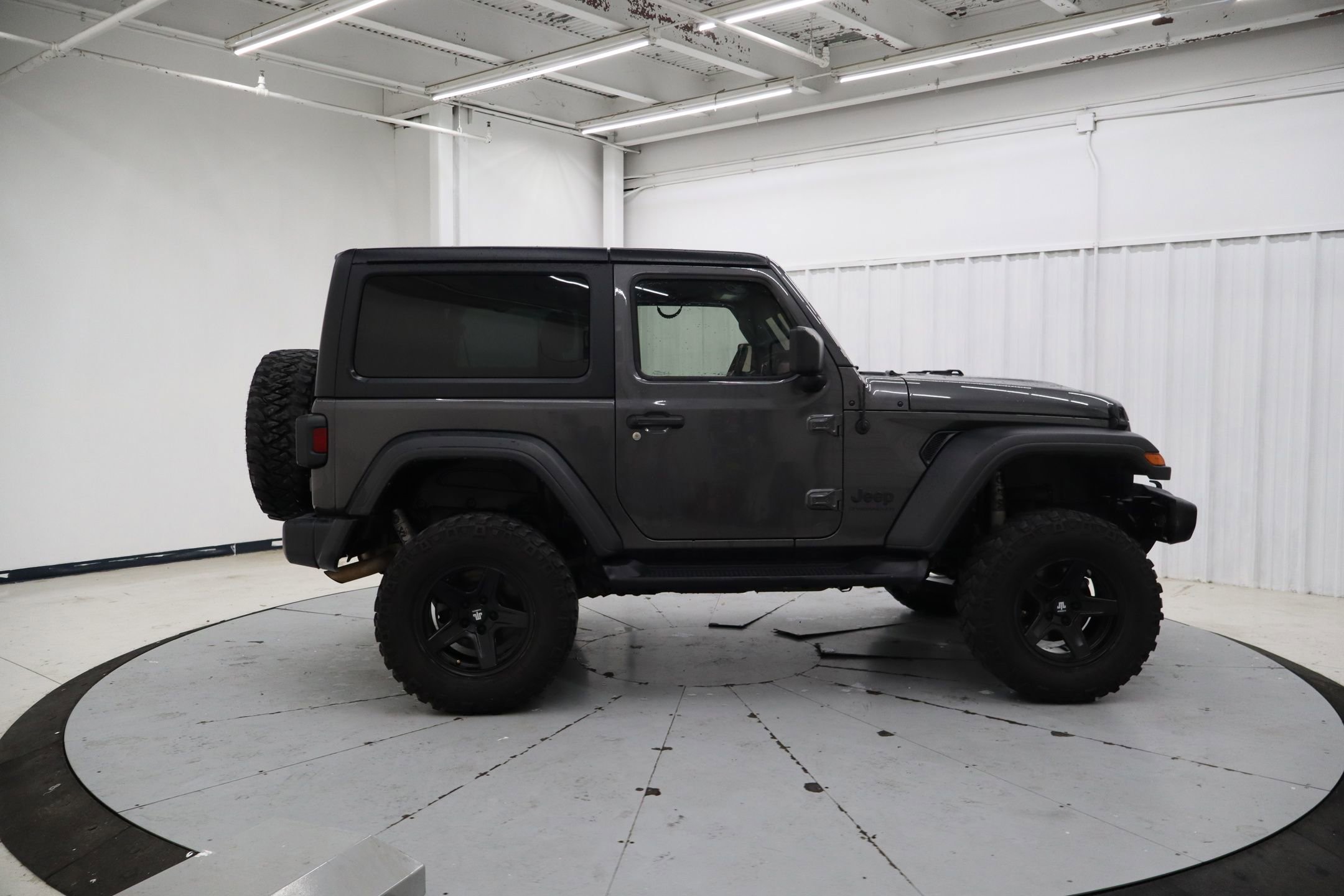 Used 2023 Jeep Wrangler Sport AWD/4WD image 2