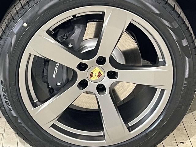 New 2026 Porsche Macan AWD/4WD image 15