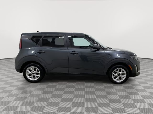 Used 2024 Kia Soul LX w/ Option Group 015 FWD image 12