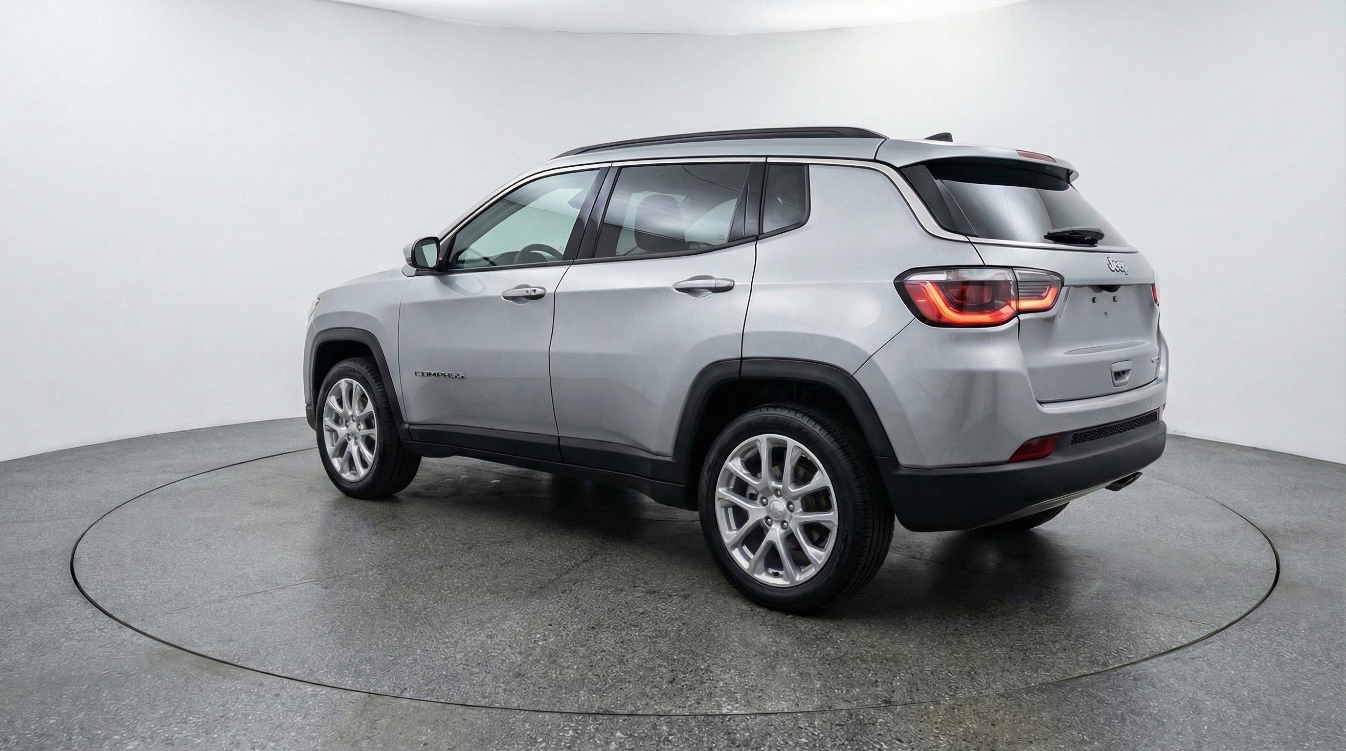 Used 2025 Jeep Compass Limited image 6