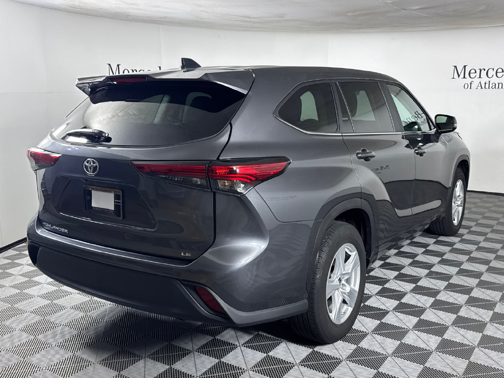Used 2023 Toyota Highlander LE FWD image 7