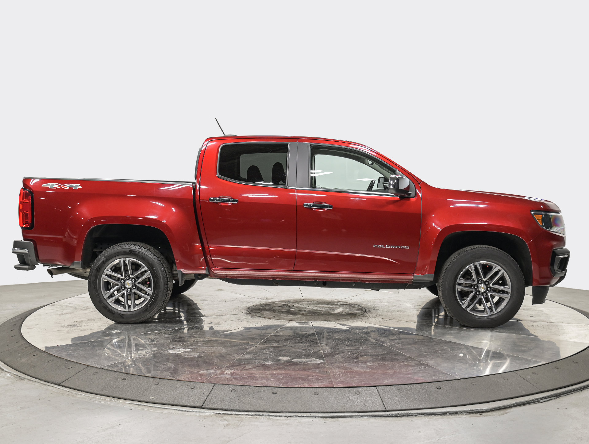 Used 2021 Chevrolet Colorado LT w/ Safety Package AWD/4WD image 8