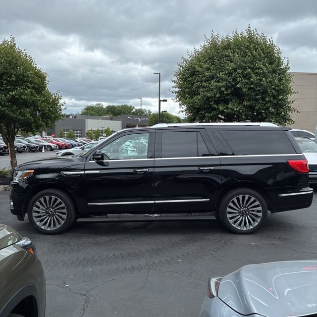 Used 2019 Lincoln Navigator L Reserve w/ Cargo Package AWD/4WD image 4