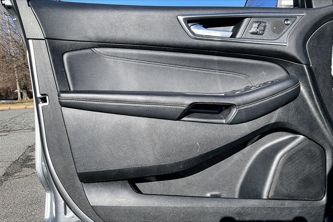 Used 2024 Ford Edge Titanium image 25