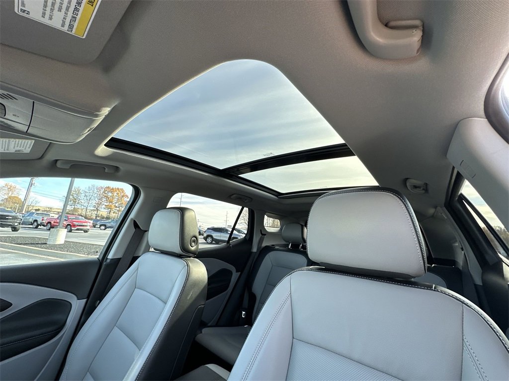 Used 2023 GMC Terrain SLT w/ Tech Package image 21