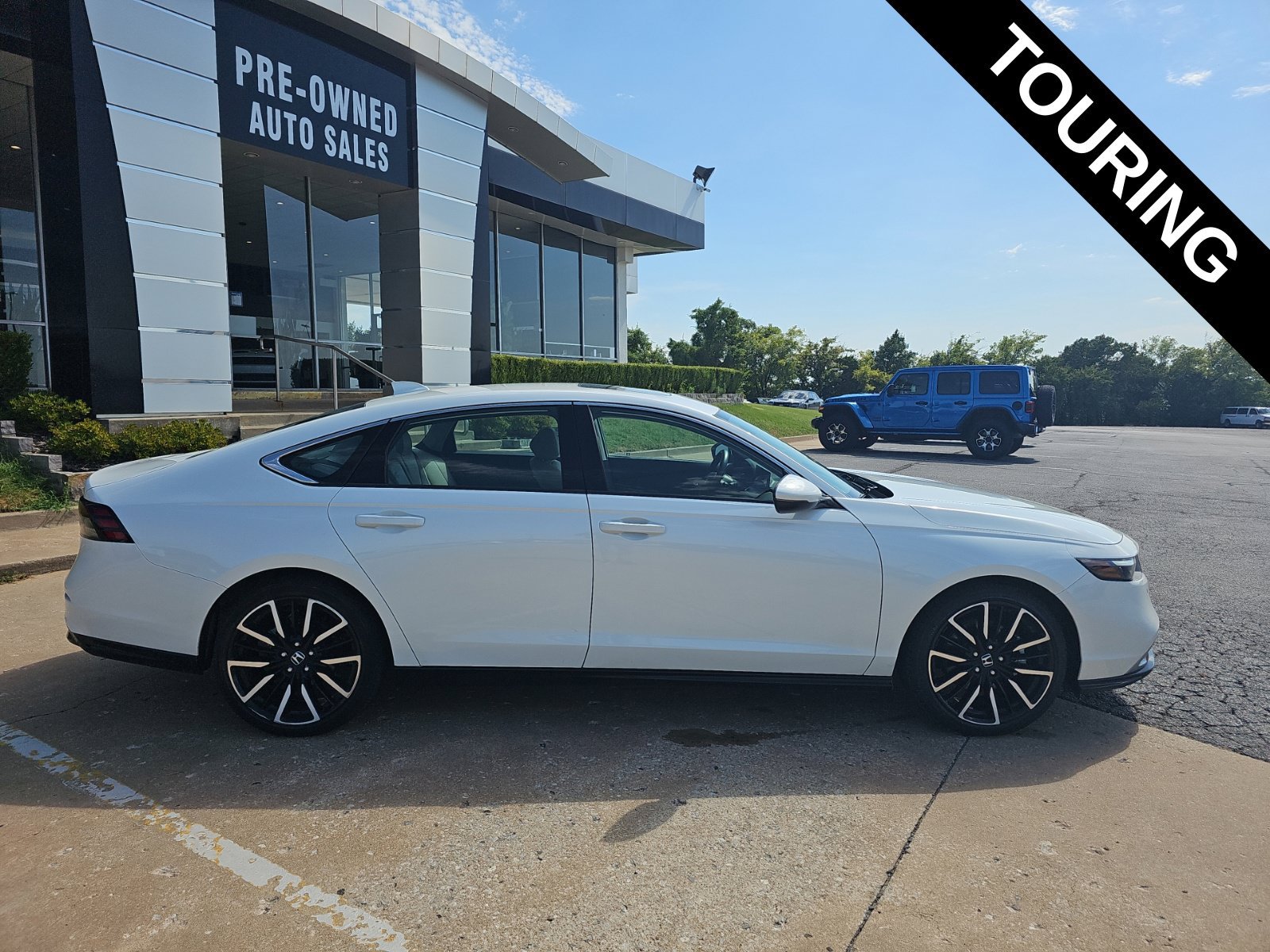 Used 2024 Honda Accord Touring image 2