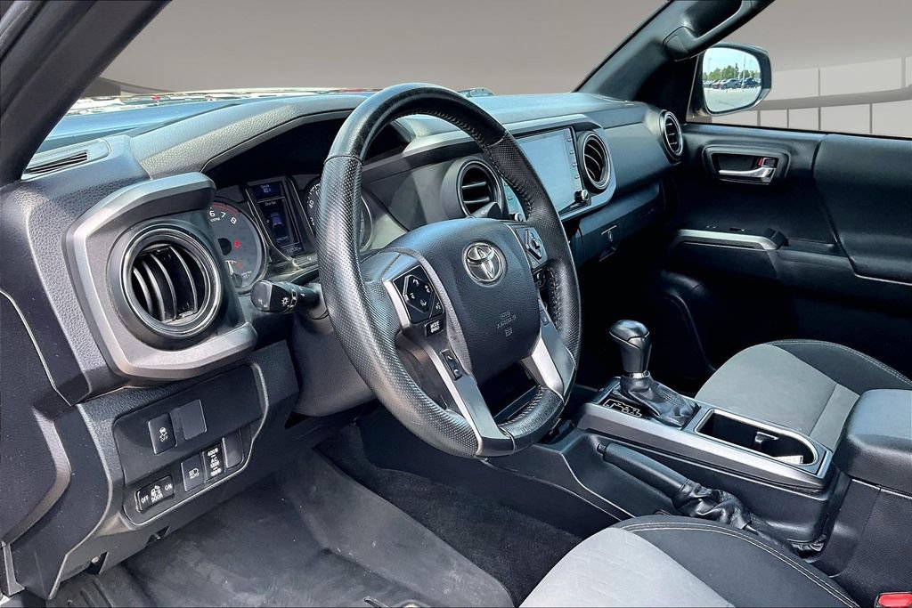 Used 2020 Toyota Tacoma TRD Off-Road w/ Technology Package AWD/4WD image 12