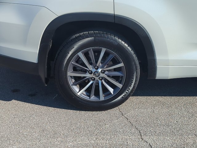 Used 2018 Toyota Highlander XLE AWD/4WD image 34